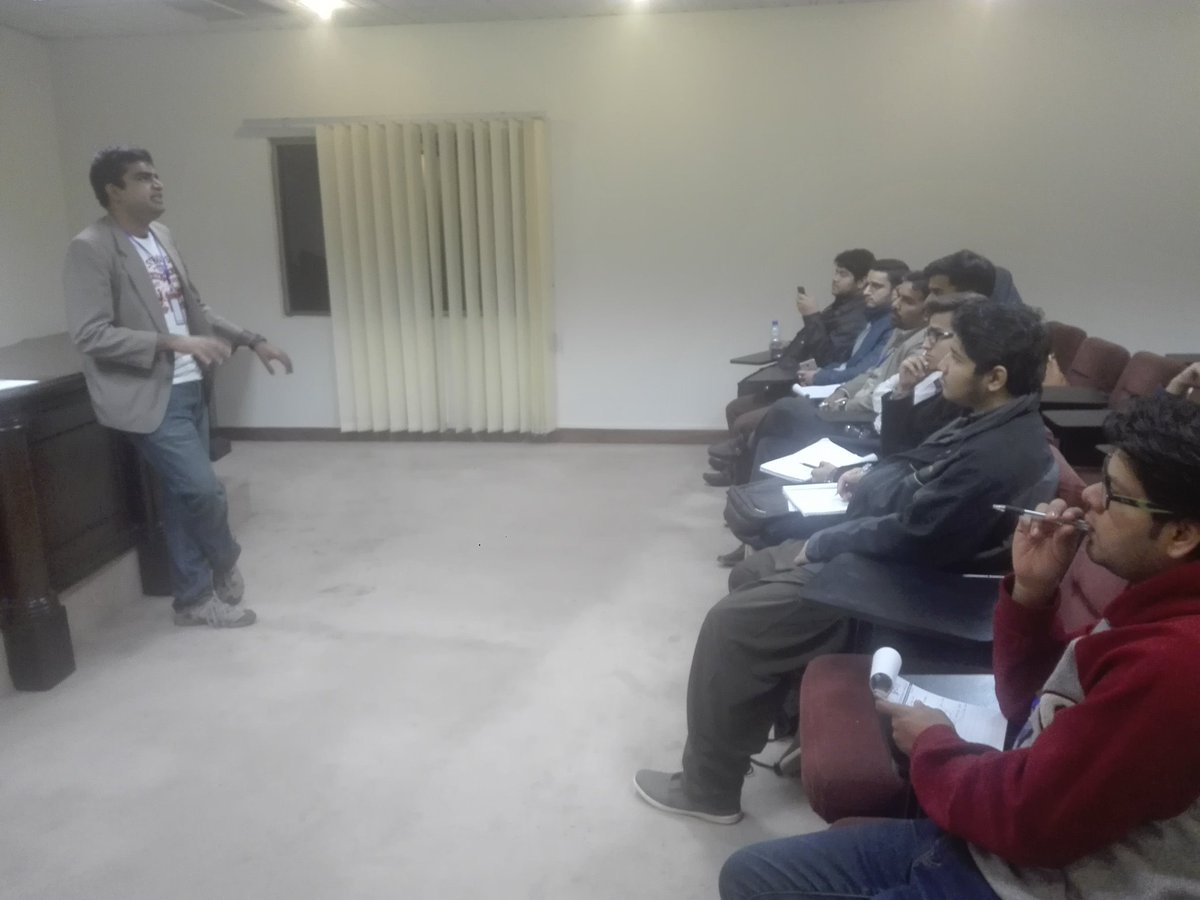 Afzaalchaudhry's tweet photo. Social Media Activist @FarhanKVirk mentoring students about social media at #LCLconference https://t.co/7cobmOsc6q