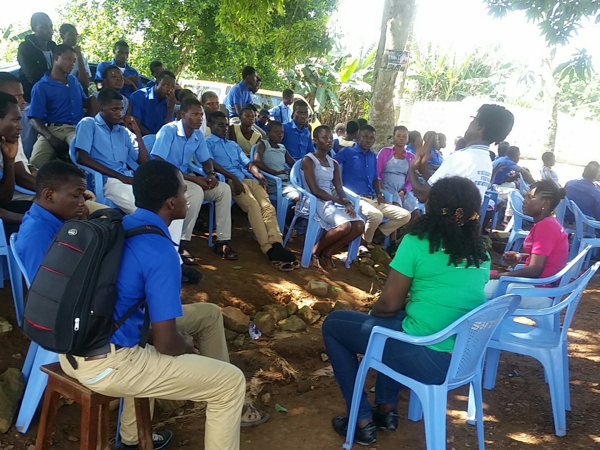 HFFG_Ghana's tweet photo. #Mentorship groups formed to discuss #SRHR & #Career guidance at the #HopePal maiden event on #IDPD2016 #IDPD https://t.co/wOwvFx7jbU