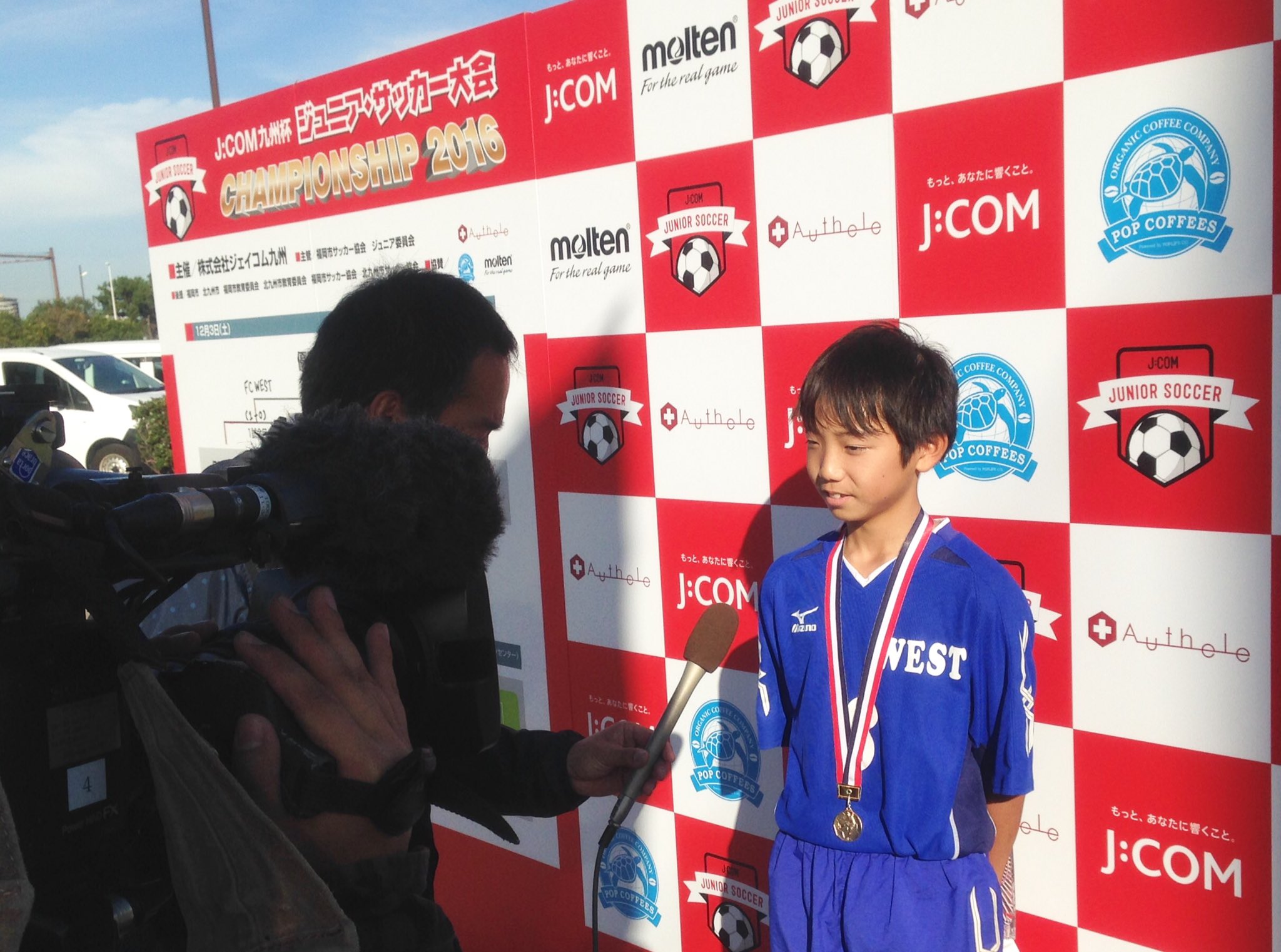Chairman J Com九州杯ジュニアサッカー大会championship 16 北九州地区2 福岡地区1 筑紫地区1の各チームの決戦の勝者は福岡地区のfc West トレセンメンバーらしい高いレベルの競演は福岡サッカーの未来を大いに期待させるものだった T Co