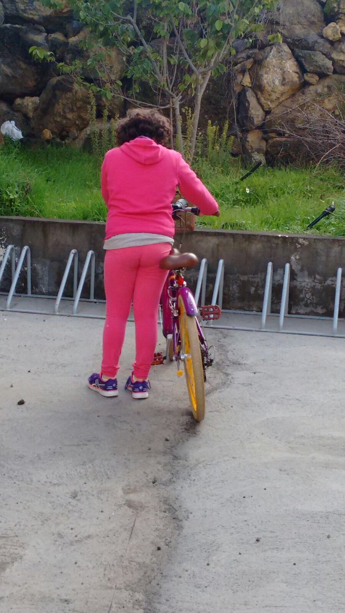 El CEIP La Rosa. El Paso. Isla de La Palma ya tiene aparcabicis. Enhorabuena!