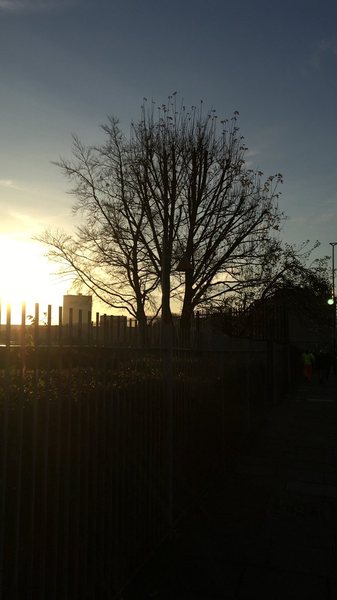 OnFeatures's tweet image. Good Afternoon! Such a #beautiful autumn day in #London town!