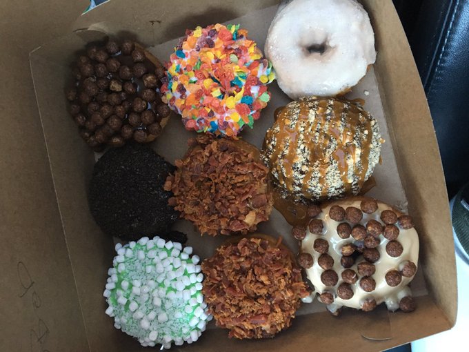 How do u bribe @classiclowlife to hang out with a porn star?? No not q blow job ... Doods donuts..duh<a class="tags" href="/tag/classiclowlife">@classiclowlife</a><a href="/tag/chubbychaser"class="tags"><span>#chubbychaser</span></a>