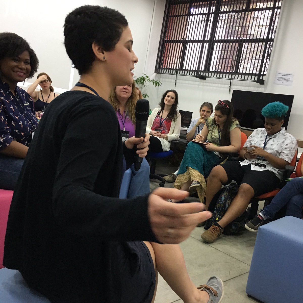 luterceiro's tweet photo. Virginia Stefanello contando sua experiência em design e UX #upwit #DesignForAll https://t.co/MhkempCK49