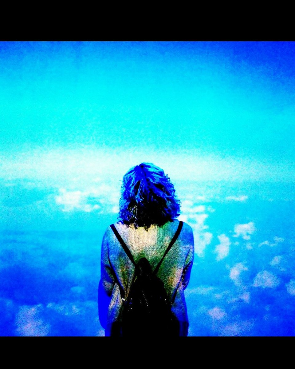 marniekeeling's tweet photo. When you find your happy place. #IWILLSTAYHEREBABES #ArtyWeekends #London 💙☁💙 https://t.co/eie1Pl2WPZ
