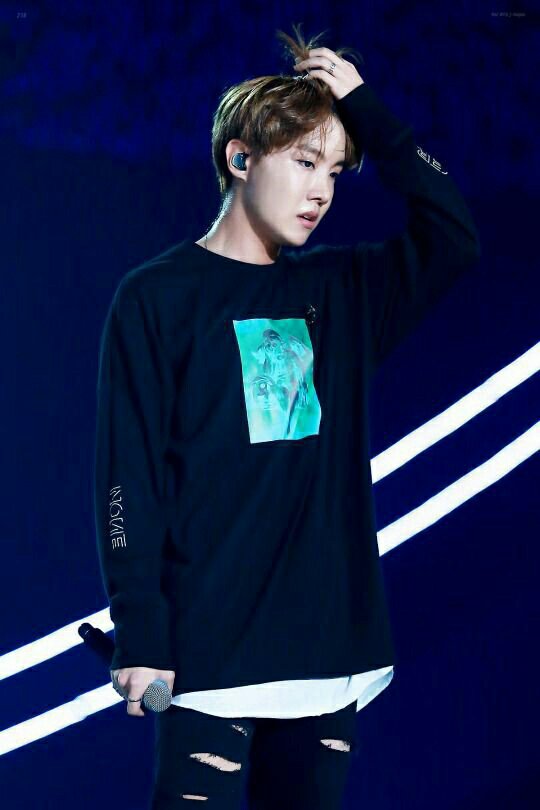 BarbaraAlice986's tweet photo. Como as pessoas tem coragem d dizer q essa criatura é feia?
#HoseokVocêÉMuitoGato https://t.co/XhojnUT7In