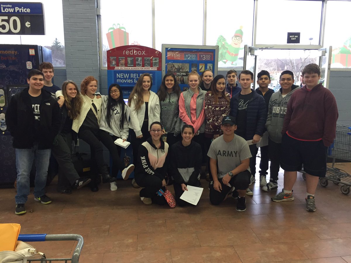 YHSMrsMero's tweet photo. The before!!! It's early but they are ready to shop! https://t.co/TYu0uVvK6R
