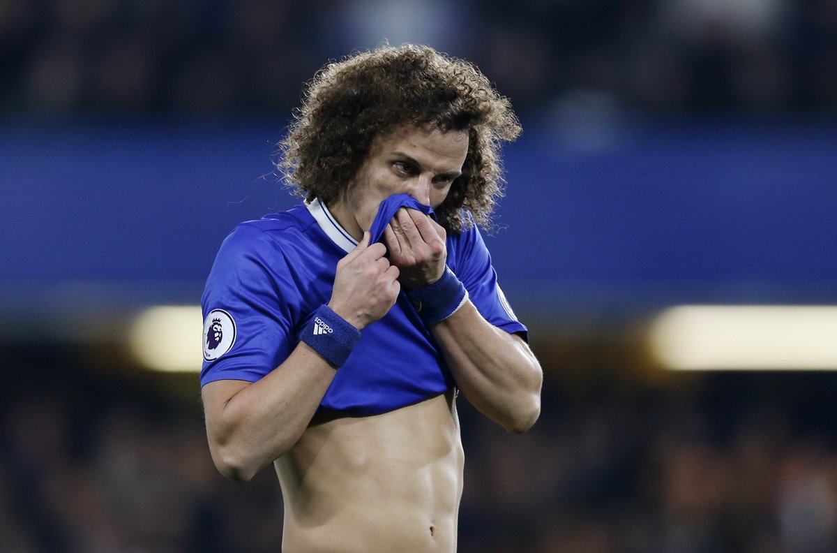 Squawka's tweet photo. David Luiz has committed just 1 foul in his 3 previous Premier League games before today. Topical. https://t.co/yUTUv4ZqE3