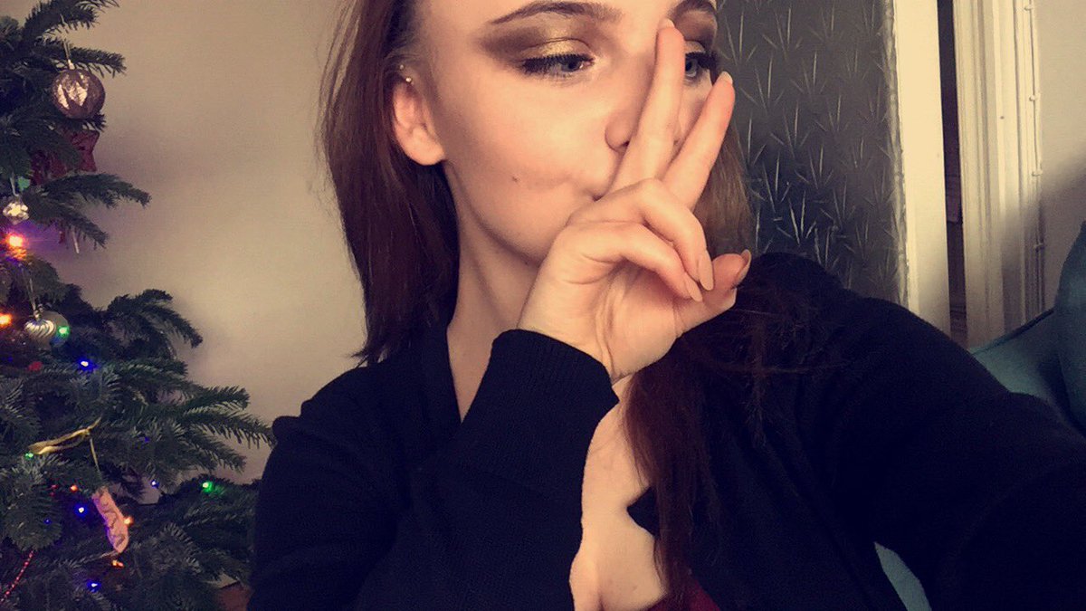 Look at my eyeshadow. I try.