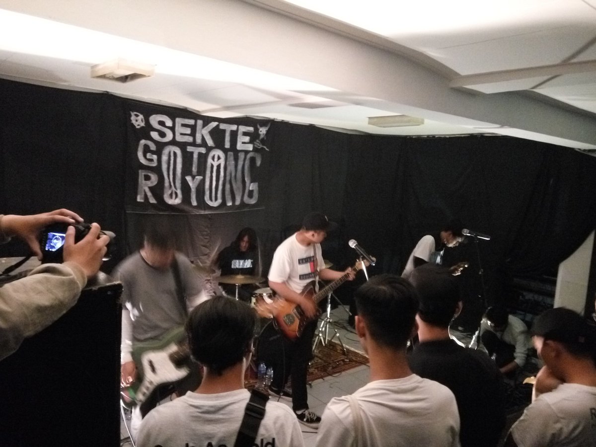 Sekte Gotong Royong tweet media