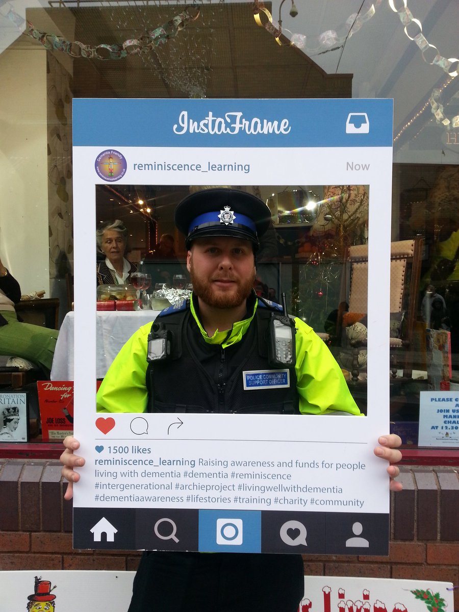 Emma__Green__'s tweet image. #1950s #Christmas window #frameoff #charity #community