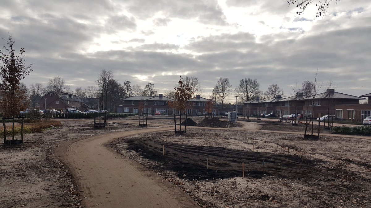 AlexanderDikken's tweet photo. Leuk te zien dat er hard gewerkt is aan Park Telstar @gemeenteNijkerk!  Resultaat mag er zijn, complimenten! Succes met de laatste loodjes! https://t.co/ygjY1shOsB