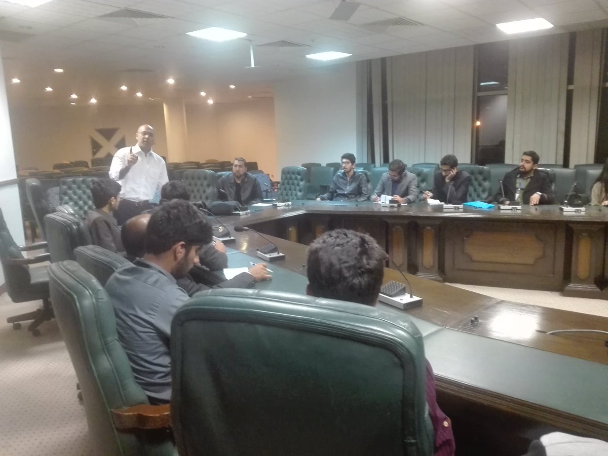 Afzaalchaudhry's tweet photo. #NoshadMinhas (Trainer, Teacher, Consultant) mentoring session abt #PersonalDevelopment at #LCLconfrence https://t.co/RidL3iaXC7
