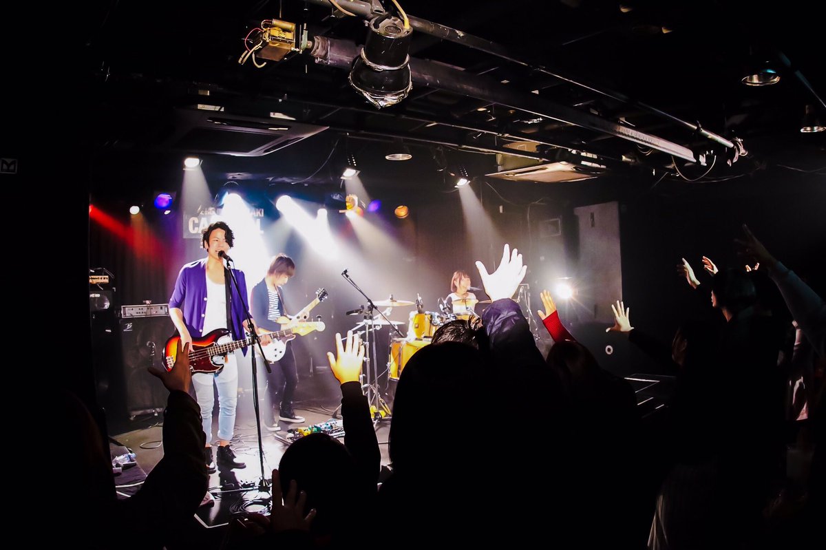 yourfamiliar_3's tweet photo. 2016.12.03
ユアファミリアは、本日をもって解散しました。
たくさんの素敵な笑顔に支えられて、最後のライブを終えることができました。
あなたの記憶に残るようなバンドであれたら、とても幸せです。

本当に  ありがとうございました！
またどこかで。 https://t.co/BjpWkQBW7I