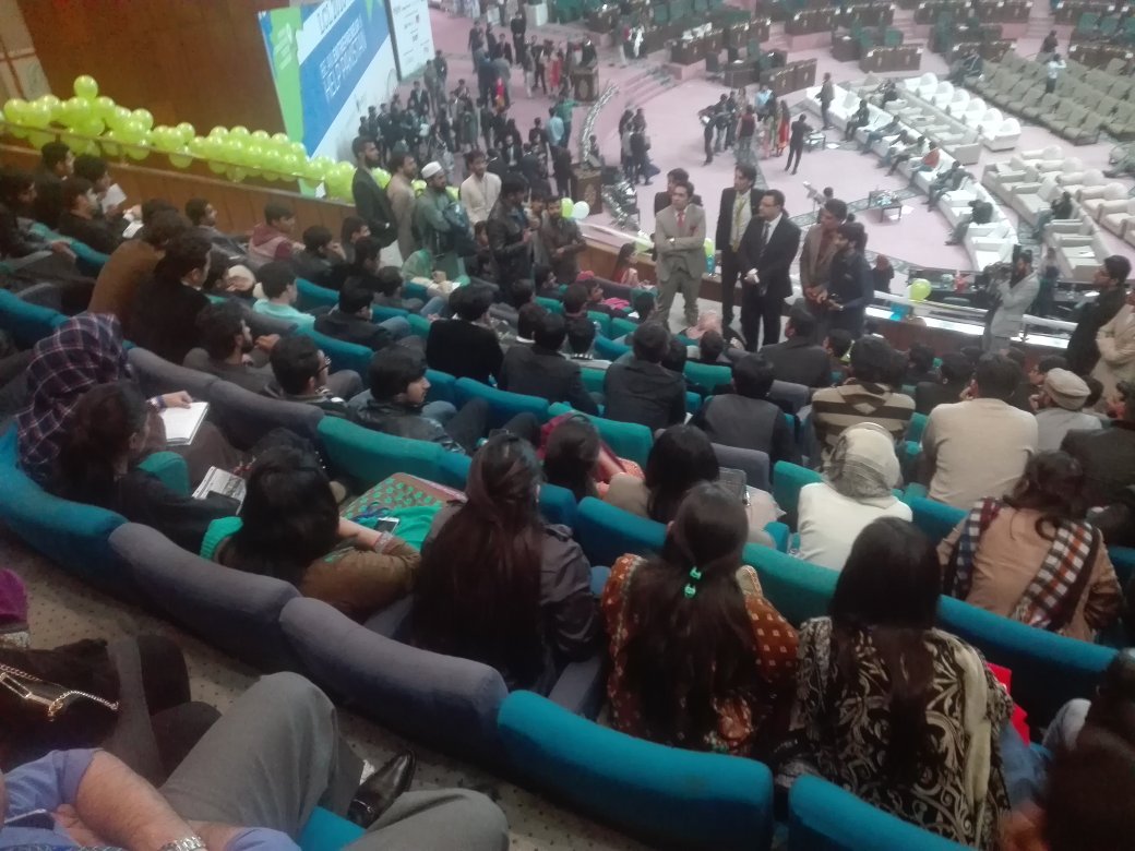 Afzaalchaudhry's tweet photo. #FurqanShami (Trainer) &amp; #MianYaseen (CEO Mian Brothers) Mentoring workshop on Business plan at #LCLconference https://t.co/oGVLjcfDx4