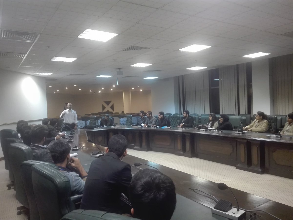 Afzaalchaudhry's tweet photo. #NoshadMinhas (Trainer, Teacher, Consultant) mentoring session abt #PersonalDevelopment at #LCLconfrence https://t.co/RidL3iaXC7