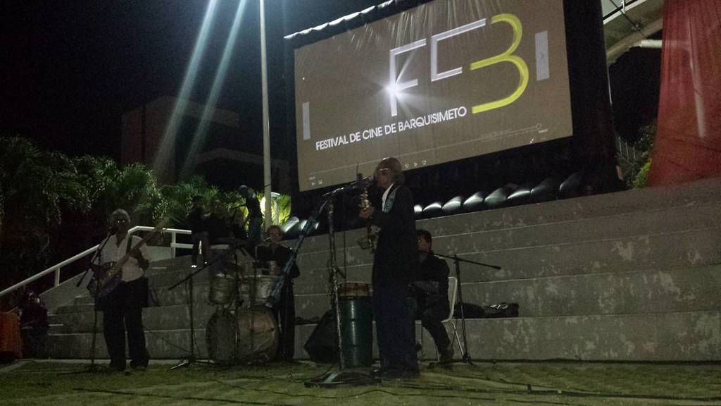 FestiCineBqto's tweet photo. Felicitamos a todos los ganadores del #FCB16 🙌🙌🙌 Esto fue ayer en el cierre junto a #LosPe… https://t.co/mwI3xOuU42 https://t.co/dW2DRsXXF9