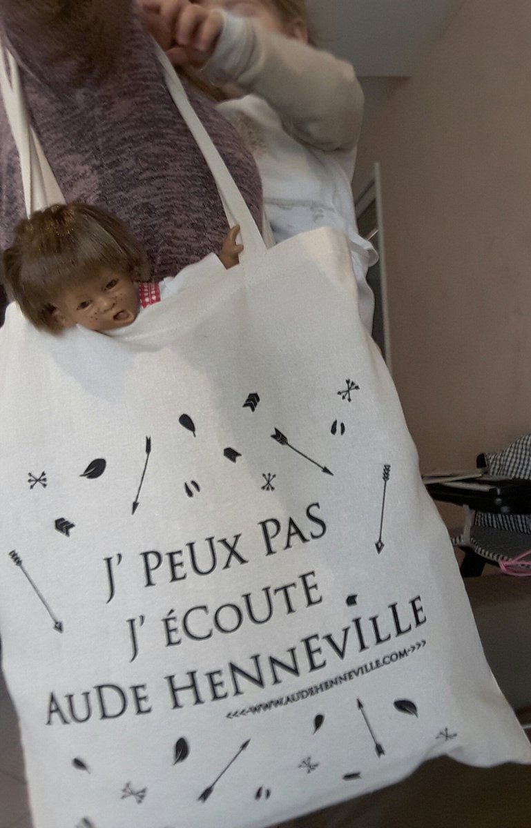 Dalia42's tweet image. Sac shopping, à langer, ou à jouets, Elle veut déjà me le piquer! #multifonctions #Totebag #Fashion @AudeHenneville