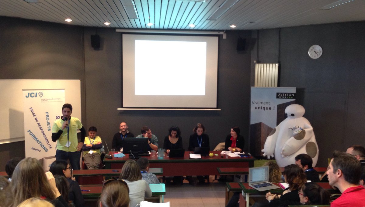 karinebaudoin's tweet photo. Promotion de la Convention nationale #JCEF #Montpellier 2017 par @JCE_Montpellier à Rodez lors du Congrès régional JCE Occitanie #Bsmart2017 https://t.co/1tL9E0MqAQ