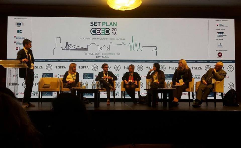 KatarinaHazucho's tweet photo. #SETPlan16 speaking at the Smartcities panel #SFPA #energyefficiency #measuring #knowledge #decarbonization https://t.co/xC1TjUmLOQ
