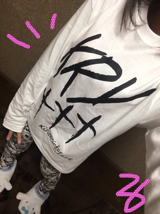 KRYさんのロンT&epsilon;(｡･&times;･｡)з 生地しっかりしてるから温かみ〜♡ いい感じに萌え袖になる♡ https://t.co/fgdoXDVmlN<a href="/tag/tiktok"class="tags"><span>#tiktok</span></a>