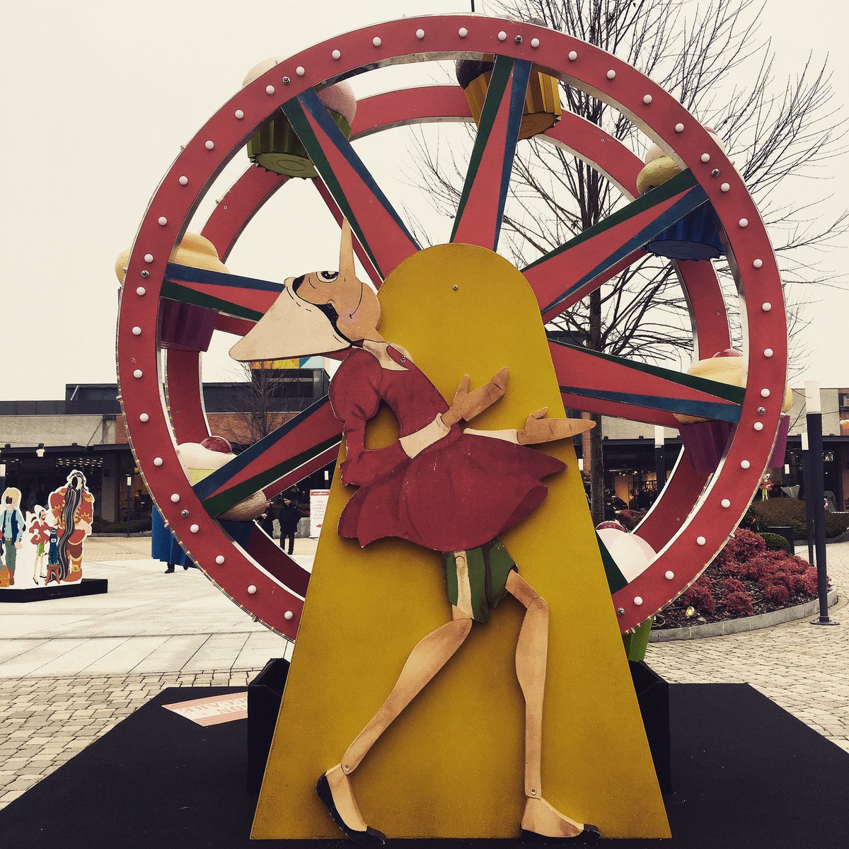 conoscounposto's tweet photo. Shopping con Pinocchio 🌲Mancano 20 giorni a Natale e ho comprato i primi pacchettini!
#Riluce
#TheStyleOutletsExperience
@_thestyleoutlet https://t.co/d3sFZQaIS1