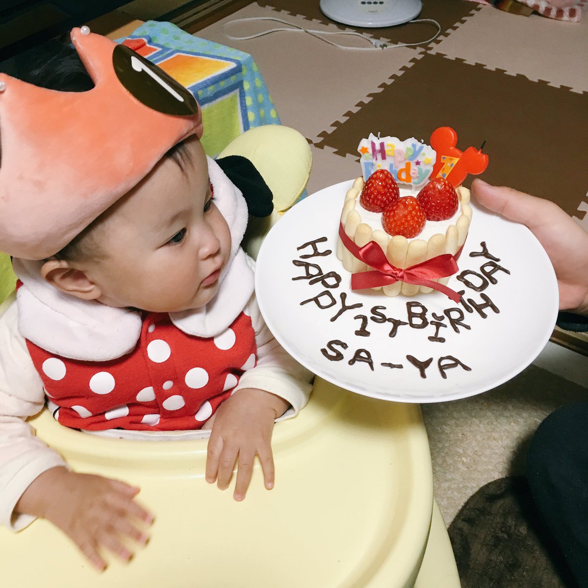 ExNameko's tweet photo. 12月3日
最後の赤ちゃんアート😭
誕生日ケーキつくった🎂

ってことでドタバタの三日間でした😂❤️
さーや1歳おめでとう😭
ふにゃふにゃでとってもちっさかったのに
おっきくなったね😂❤️

おめでとゆってくれた人達もありがとう🙇
親子共々これからもよろしくです🙇❤️笑 https://t.co/RhBXQP2471