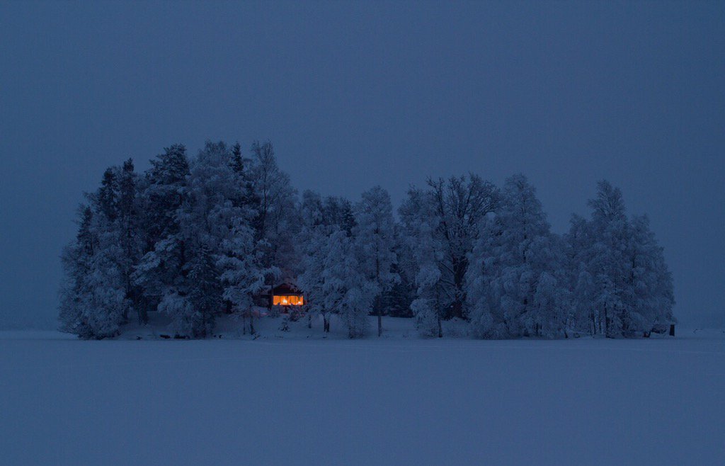 AbandonedPosts's tweet photo. Cottage on an island near Nora, Sweden. https://t.co/4nALpof1qS