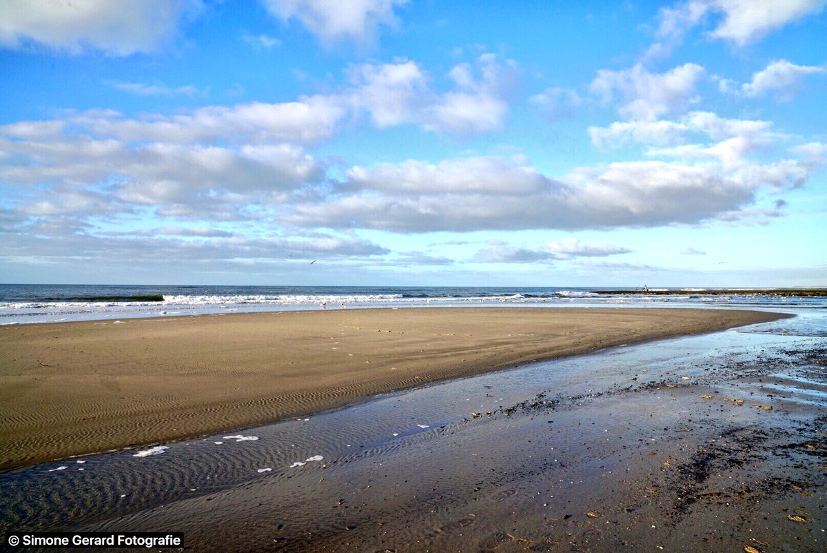 Het lijkt wel lente #ophetstrand. Heerlijk.