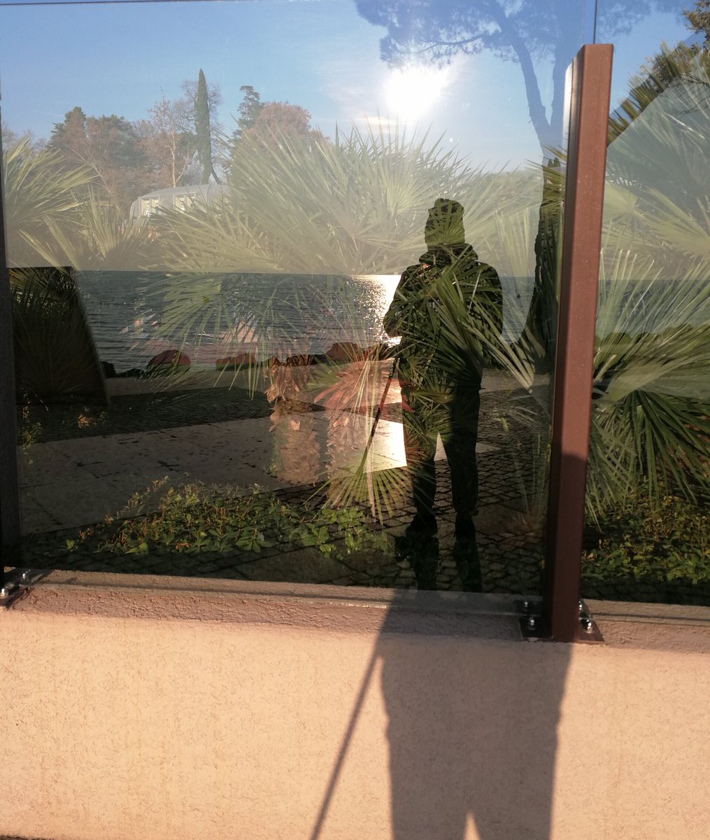 pclickr's tweet photo. Lake in the mirror https://t.co/cbe6zpXKPh
