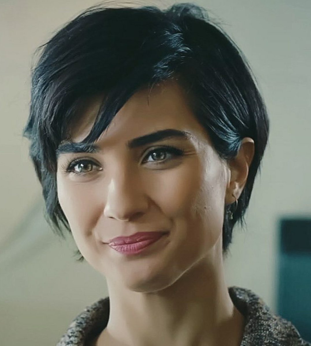 inceMemed7777's tweet photo. "Ne Kadınlar vardır, yanında yürümek bile şereftir" ......................................... https://t.co/YM7vqTJgmo