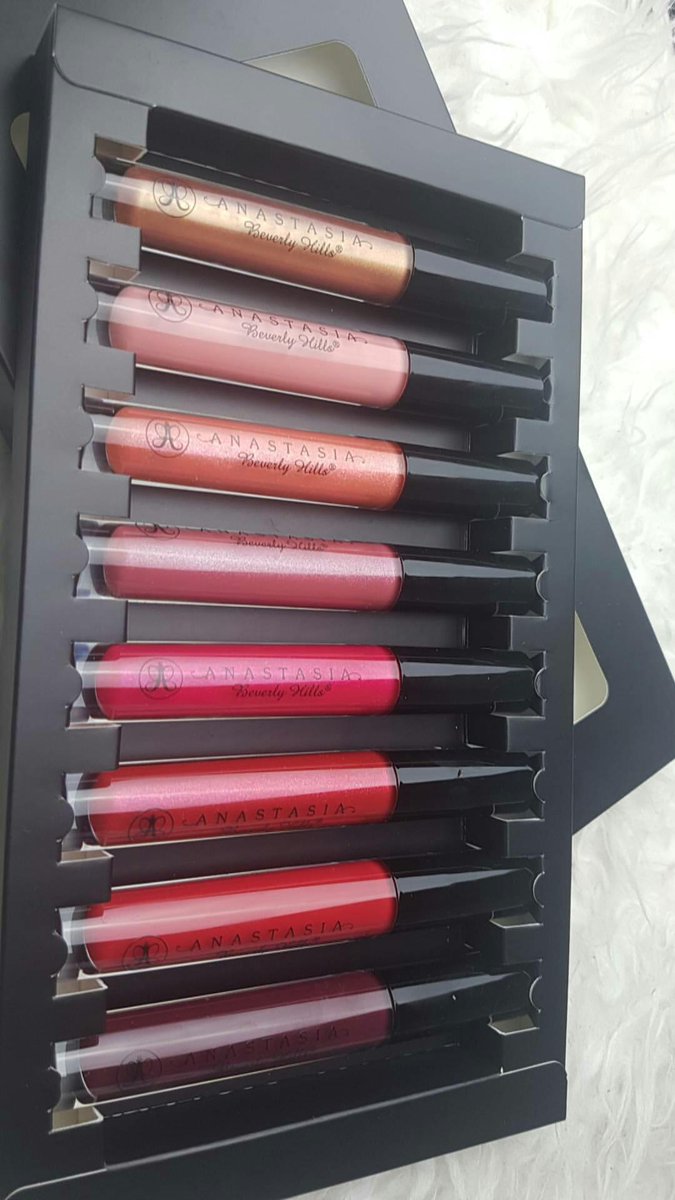 fruzans's tweet photo. This Lustrous lip gloss set worth every penny 😍 @ABHcosmetics  @norvina1 products  makes me happy 😊 #loveit #AnastasiaBeverlyHills https://t.co/UghnDCYPsu