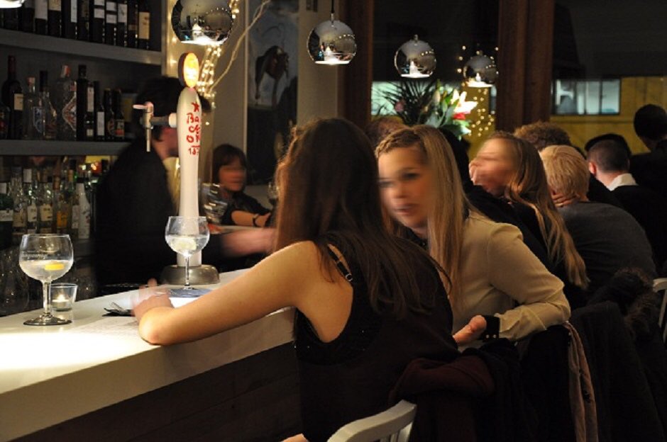 Join us this #Christmas for some drinks at our bar! 🍾🍷🍺