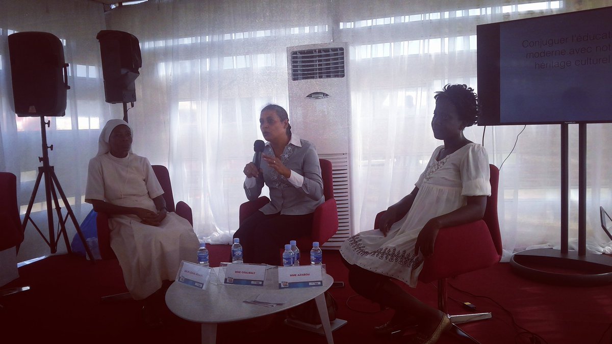 speabidjan's tweet photo. Place à la conference 1 sur le thème : "Conjuguer l'heritage culturel et l'éducation moderne" avec @zoudiet, et Mrs Aziabou &amp; Leonie Atchori https://t.co/k5uPz4ySPf