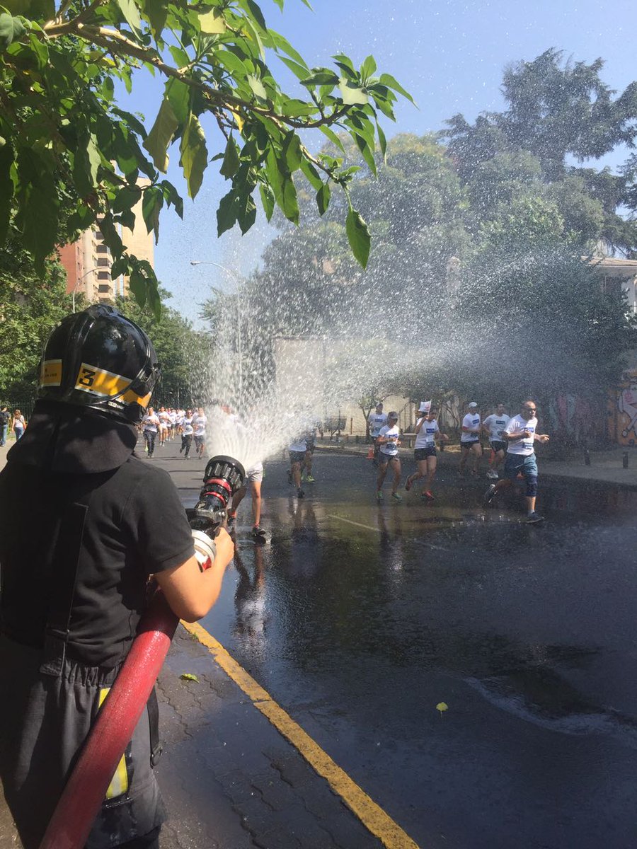 LaHeroicaCBS's tweet photo. Nuestra Compañia @LaHeroicaCBS colaborando con la #corridateleton @Teleton @cbsantiago #Teleton2016 #bomberosconlateleton https://t.co/kKB6RelHYw