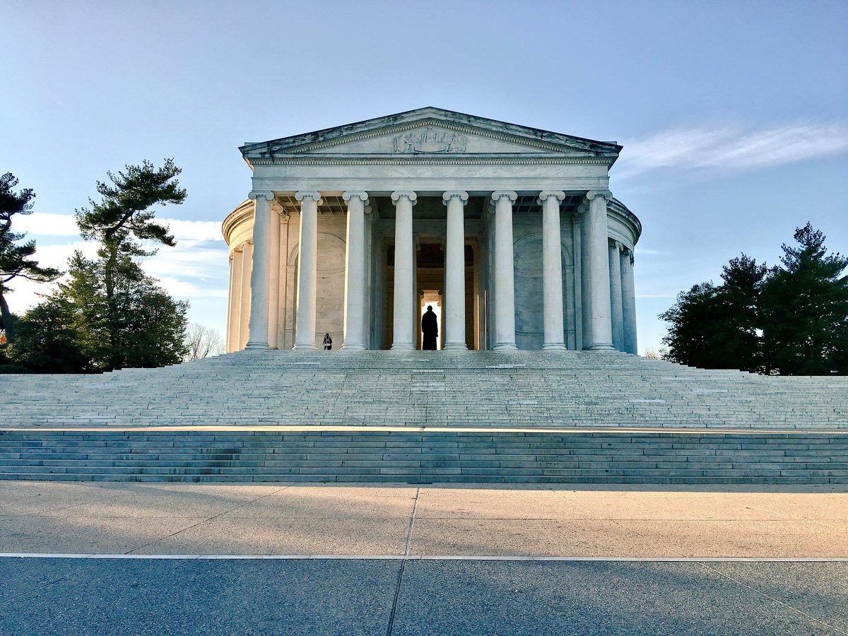 Emjay1028's tweet photo. Five super windy miles w/my BFF @realhns30 in #DC Can't believe I kept up! #ViewFromMorningRun #MySaturdayMorning #RoadToThirteenPointOne https://t.co/hu6rF5vYrC