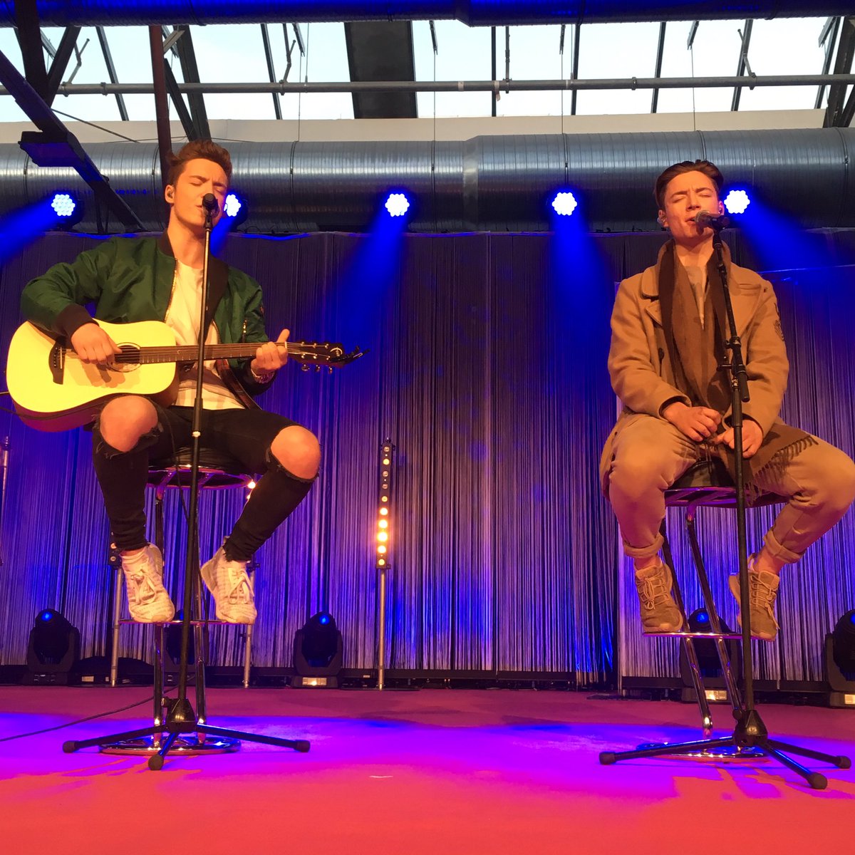 Die zwei süßesten Jungs auf der großen <a href="/glowcon/">GLOW by dm</a> Bühne! War doch schön, <a href="/dielochis/">Heiko & Roman (HE/RO)</a>! 😍 #glowcon