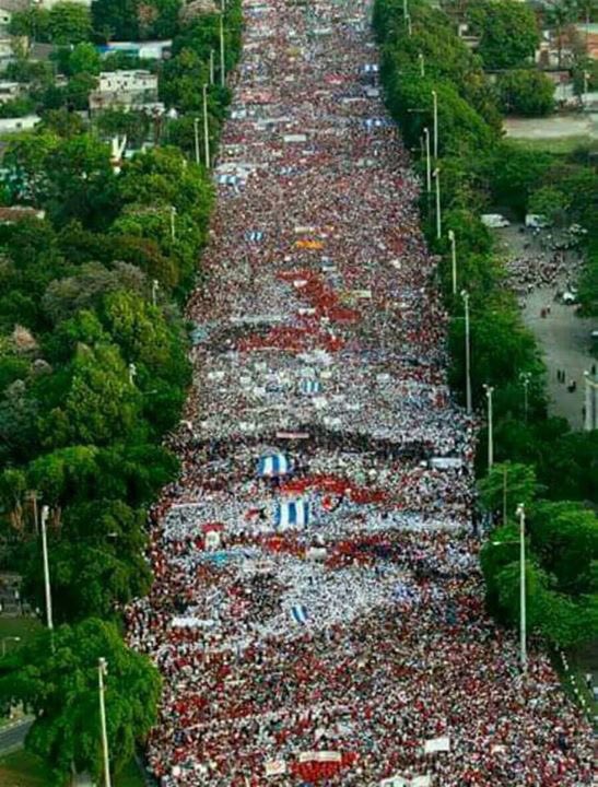 koolkopper's tweet photo. Cuba's "oppressed" saying farewell to Fidel.
#Castro https://t.co/rbwcok6ynh