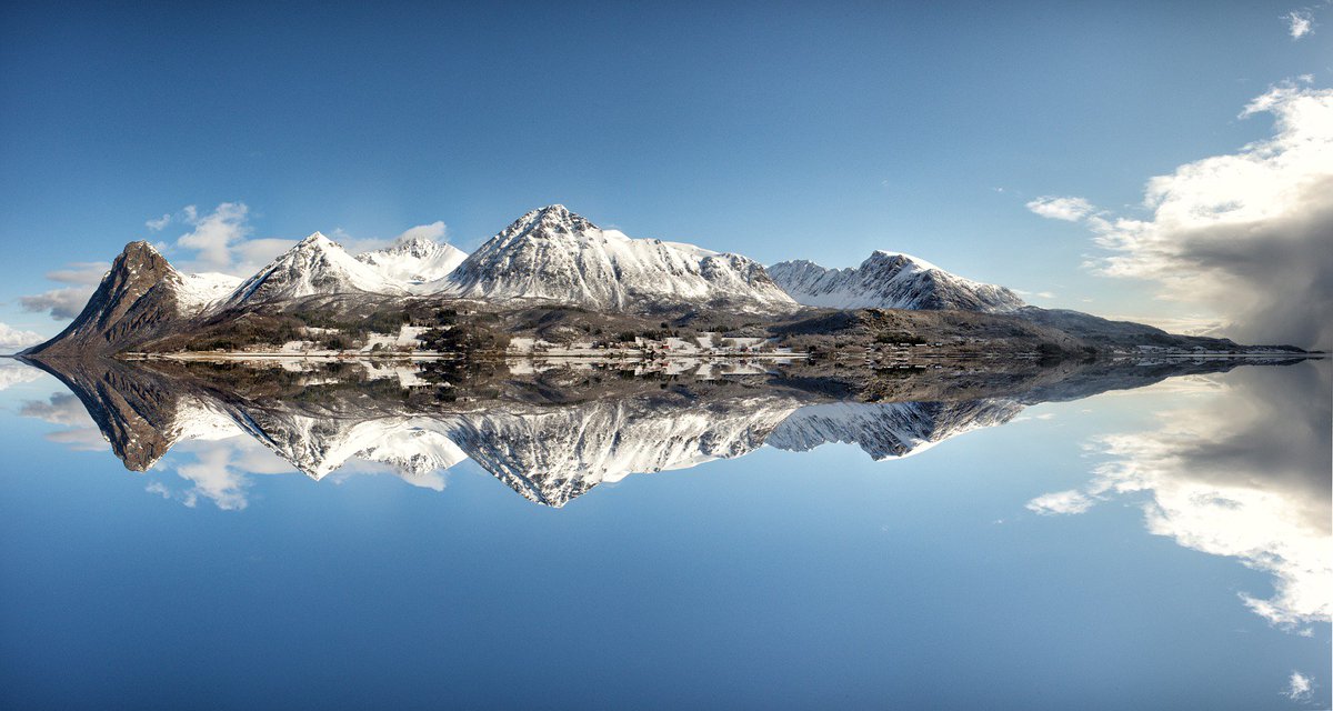 VikingShaveClub's tweet photo. Clear sky, snowy mountains and still water. Isn't it wonderful or what? #Scandinavia https://t.co/bn9BOpdMk1