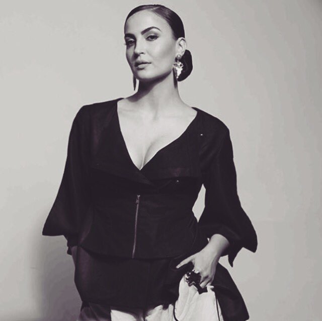 ElliAvrRam's tweet photo. The world is gonna judge you no matter what you do, so live your life the way YOU want to! #mylife #mybusiness 💋. https://t.co/v9fWWYRexe