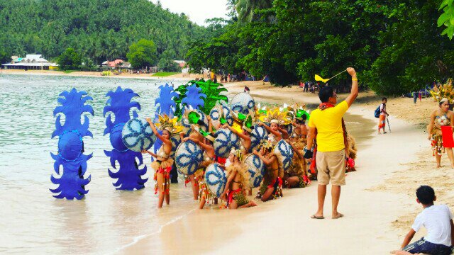 ilovecagwait's tweet photo. Cagwait's Kaliguan Festival literally performing beach dancing. Happens every 24th of June. #explorecagwait #beachlovers #PinasFestival https://t.co/0AH5rCEfex