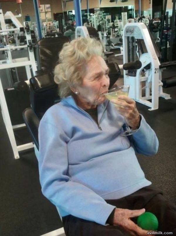 PTInTheMaking's tweet photo. When it's gym time but you're already psyched for Christmas 🎄 https://t.co/jl6mzgwOWl