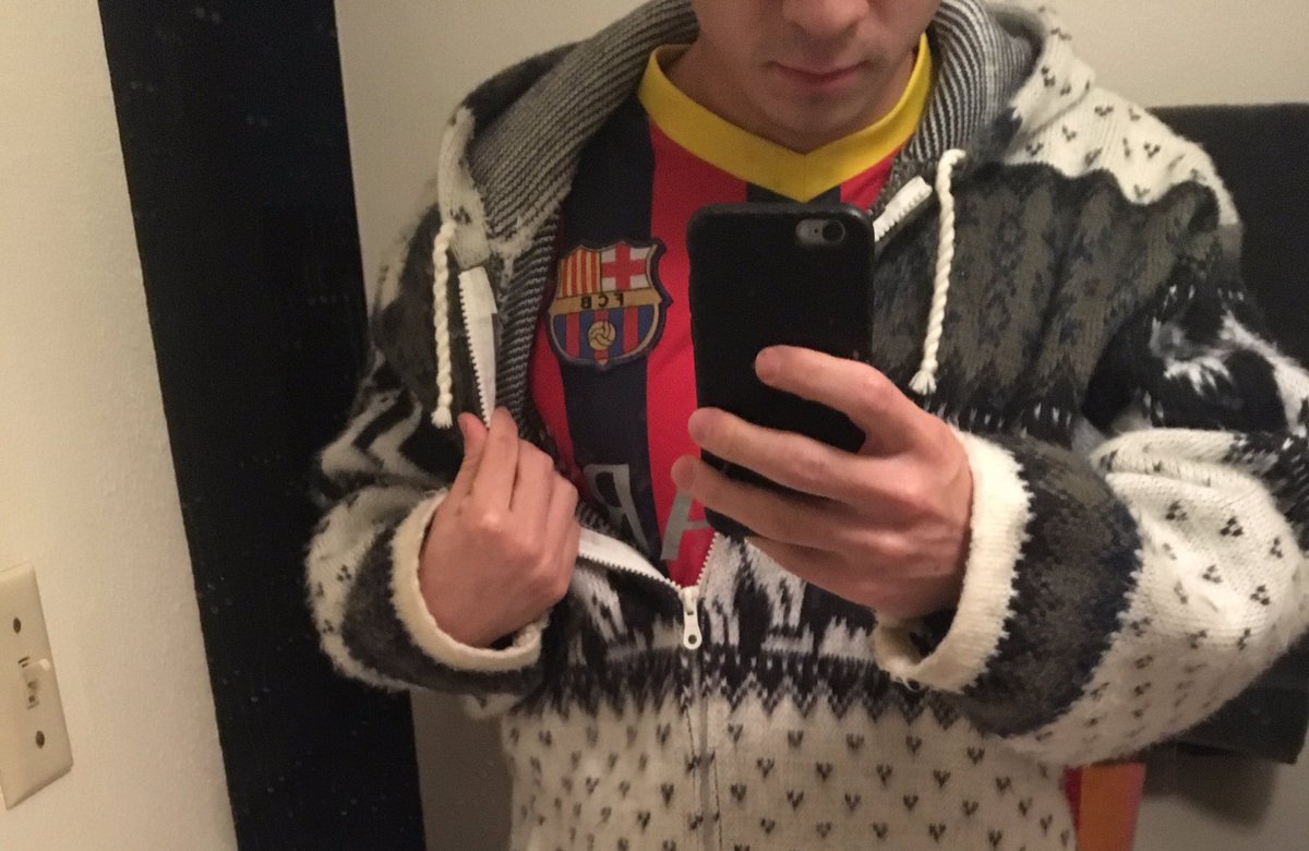 dpenciso's tweet photo. I'm on 3 crappy hours of sleep but who cares because IT'S GAME TIME! Go barça! ⚽️ ❤️️💙 https://t.co/VyMuE5HFVI