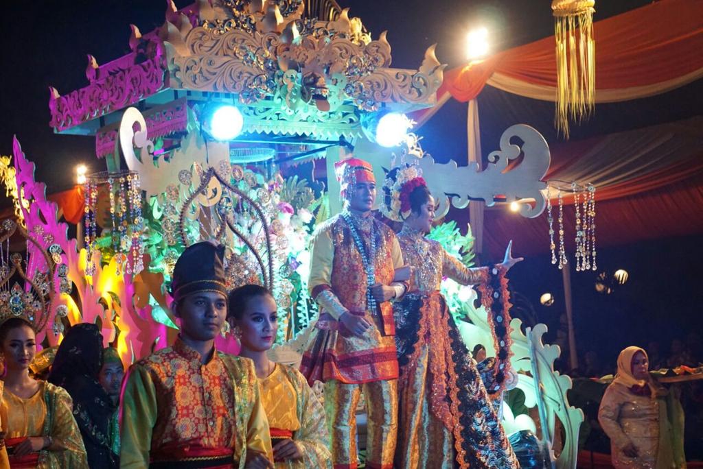 Kamu sebelah mana tadi? #festivalkuwung2016 #nightfestival