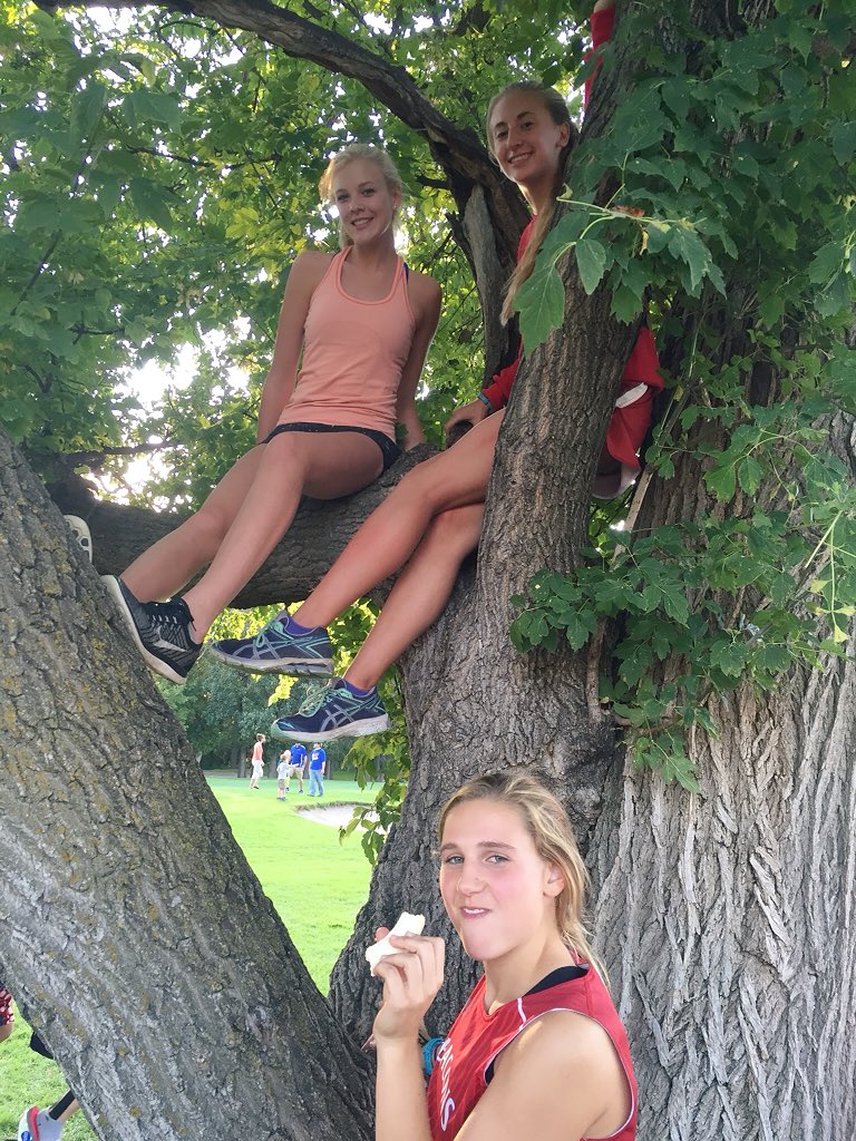 sadey_koch's tweet photo. HBD EM😋😋😋love u and the many many mems❤️ #seedickrun https://t.co/kgNqusj9bB