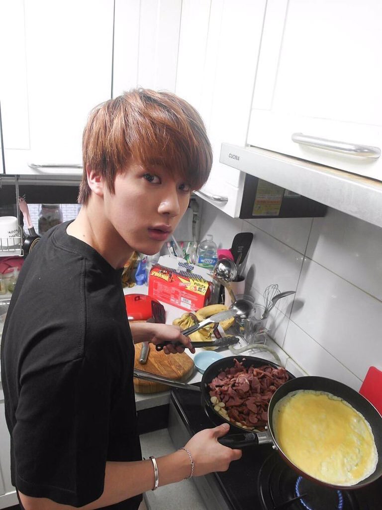 Corealove2Love's tweet photo. #HAPPYJINDAY 
#HappyJINday 
#ハヌリパレソセンイル https://t.co/UpYWqiRPCb