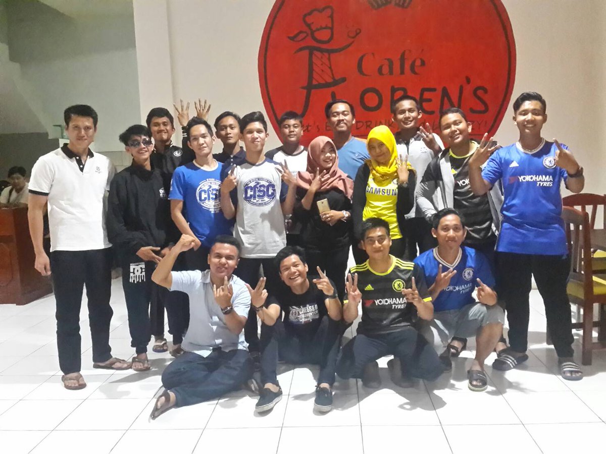 Asik asik...
Mokasi kawan2 telah meramaikan nobar kito tadi kalian luar biasa
@ChelseaIndo <a href="/CISCsumatera/">CISC SUMATERA</a> 
#SalamPucuk
#Salam3Poin