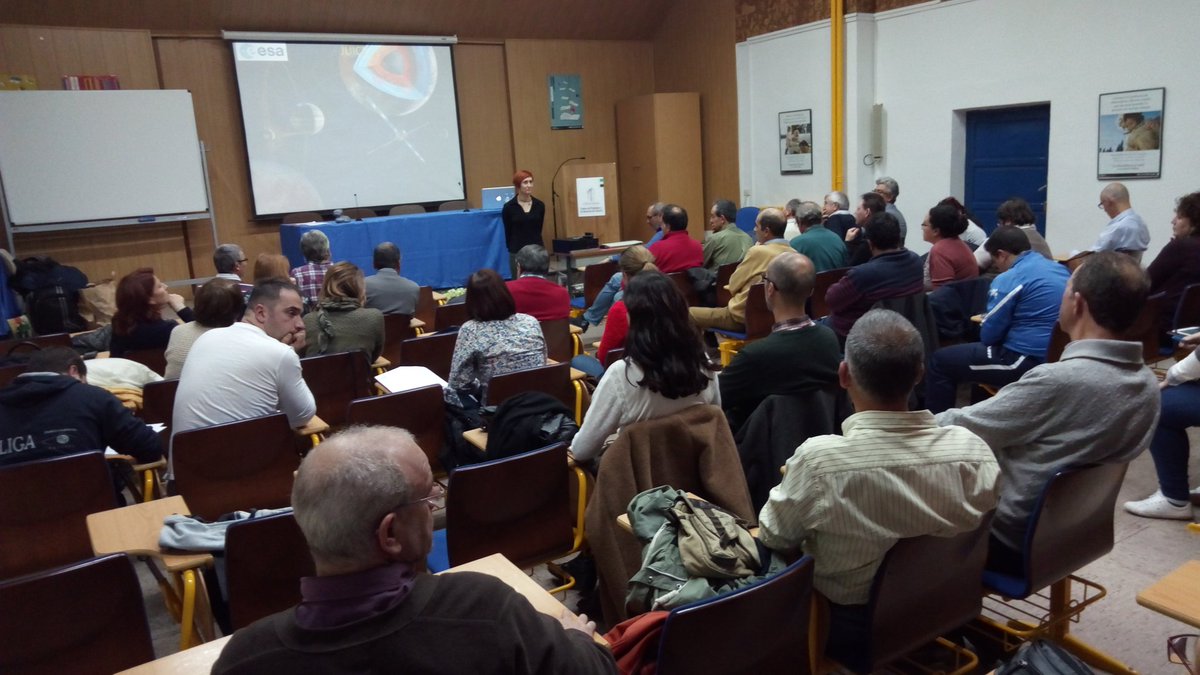 AGEx_Asociacion's tweet photo. Gran ambiente, grandes comunicadores, grandes personas! @CristinaDGlez @JA_Vaquerizo #OlgaPrieto @C_Astrobiologia https://t.co/9FTmexE0r2