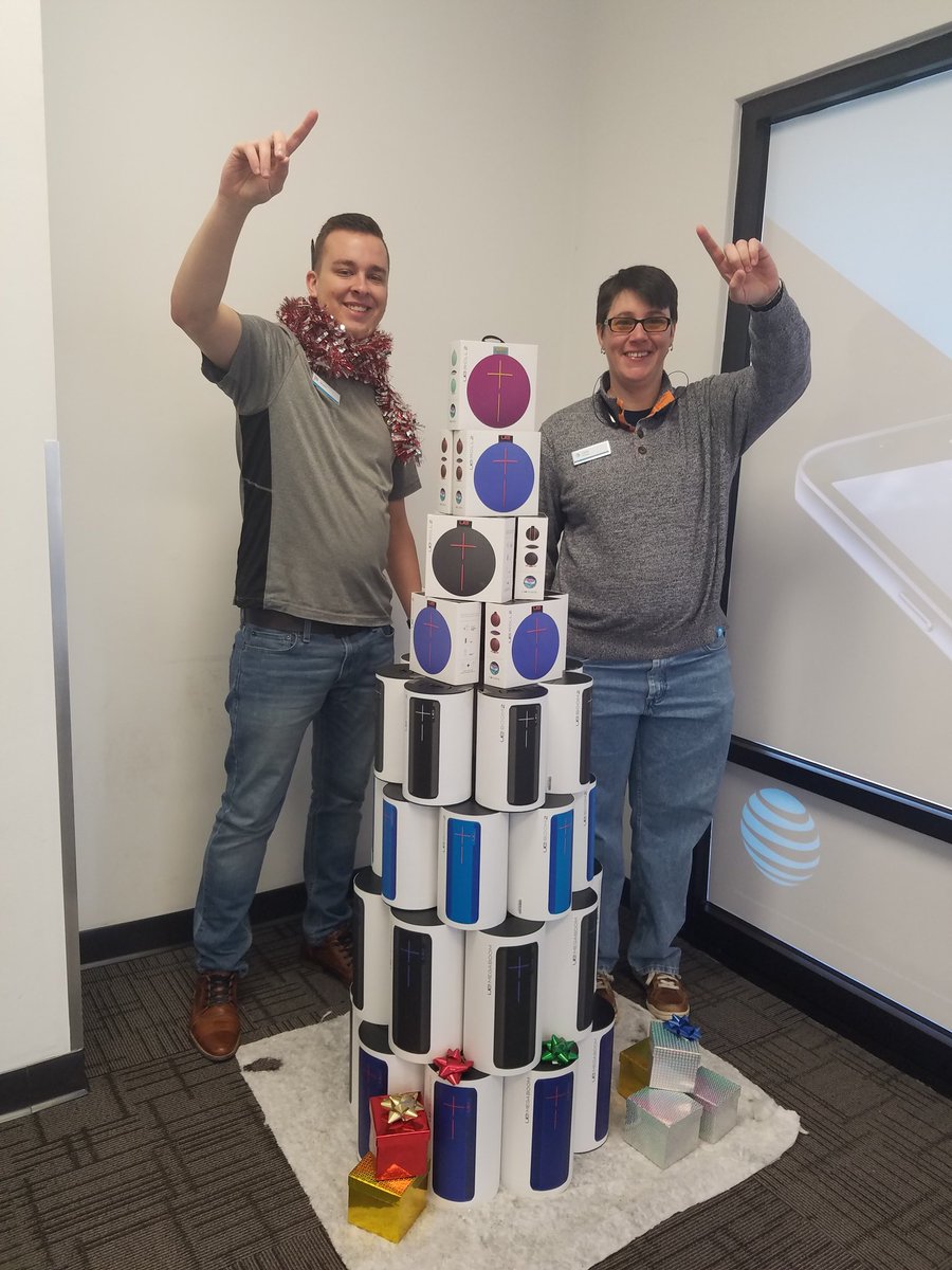 HANOVER'S HOLIDAY TREE!!! #OurNE <a href="/pnixnix/">Peter Nixon</a> <a href="/LawVulakh/">Lawrence Vulakh</a> <a href="/JannaDucich/">JannaDucich</a>