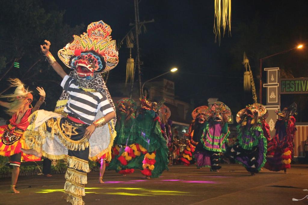 Kemeriahan #festivalkuwung malam ini #banyuwangi #nightfestival