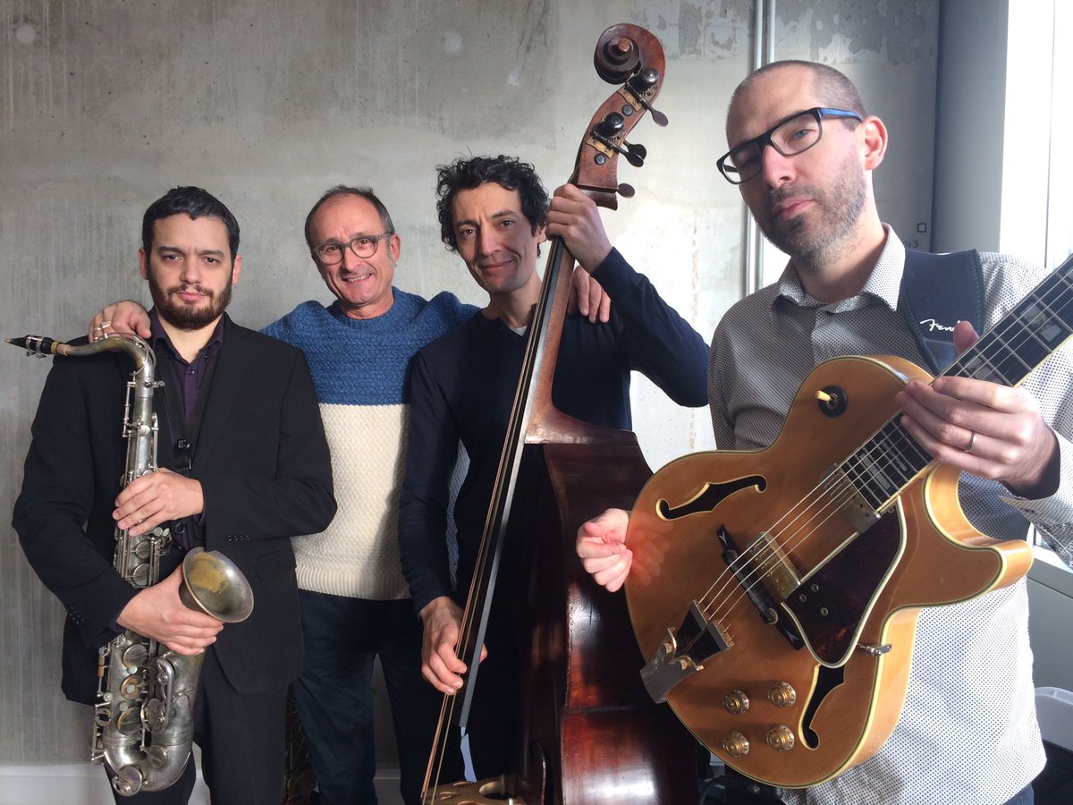 CentreRosaParks's tweet photo. Le trio #LesPetitsRiens joue deux #concerts pr #inauguration @CentreRosaParks #musique #jazz #ambiancefun https://t.co/4MVIJMroQu